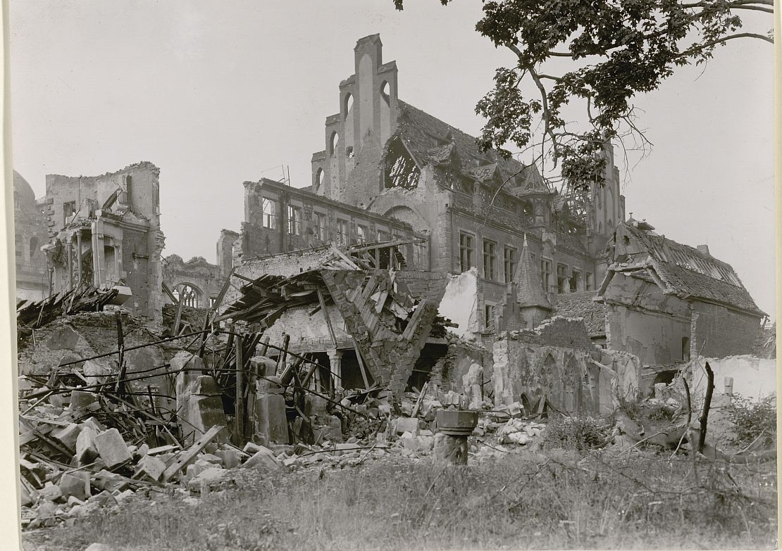 Foto des zerstörten Augustinerbaus des Germanischen Nationalmuseums