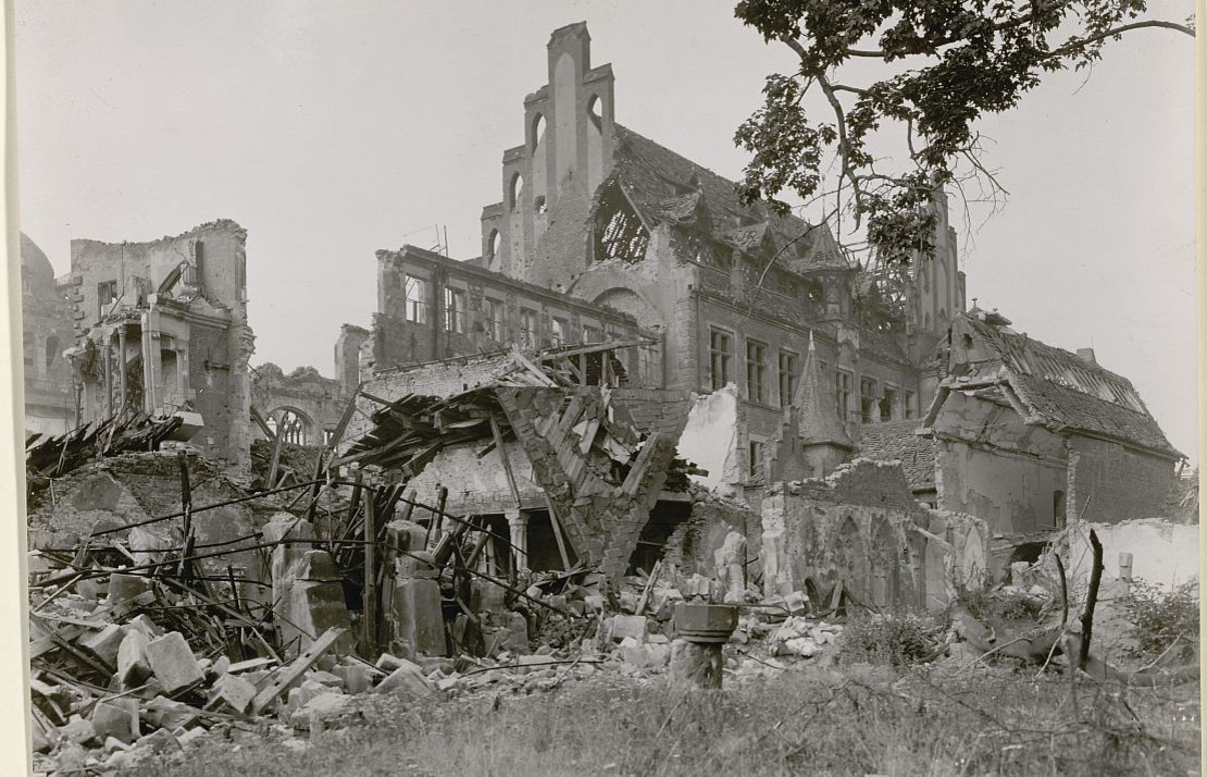 Foto des zerstörten Augustinerbaus des Germanischen Nationalmuseums