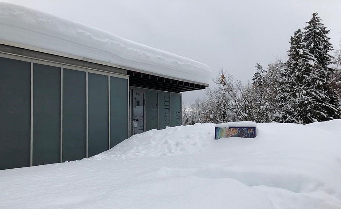 Das Kirchner Museum versinkt im Schnee (Foto Carla Burani)