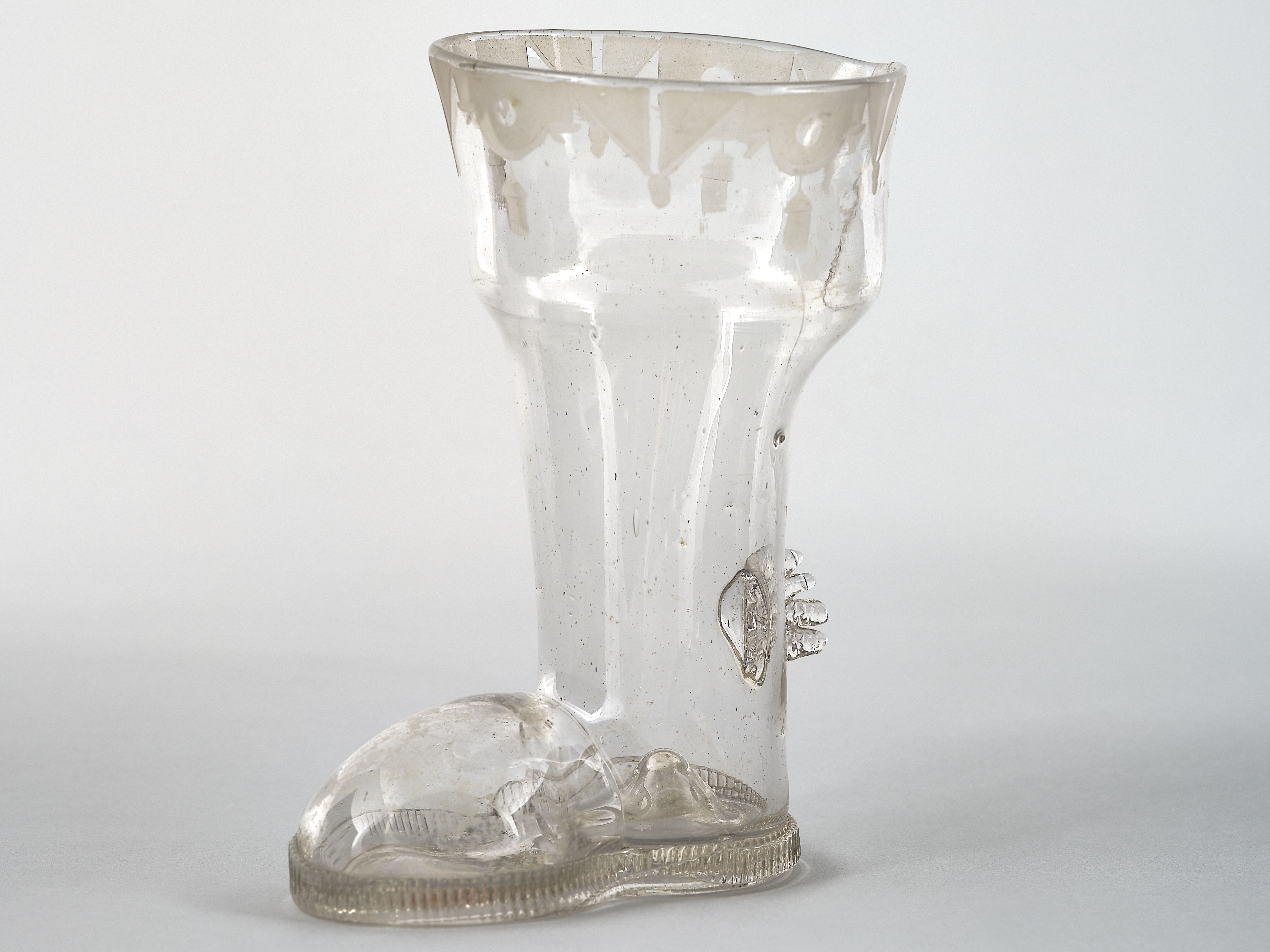 Scherzglas in Form eines Stiefels aus dem 18. Jahrhundert