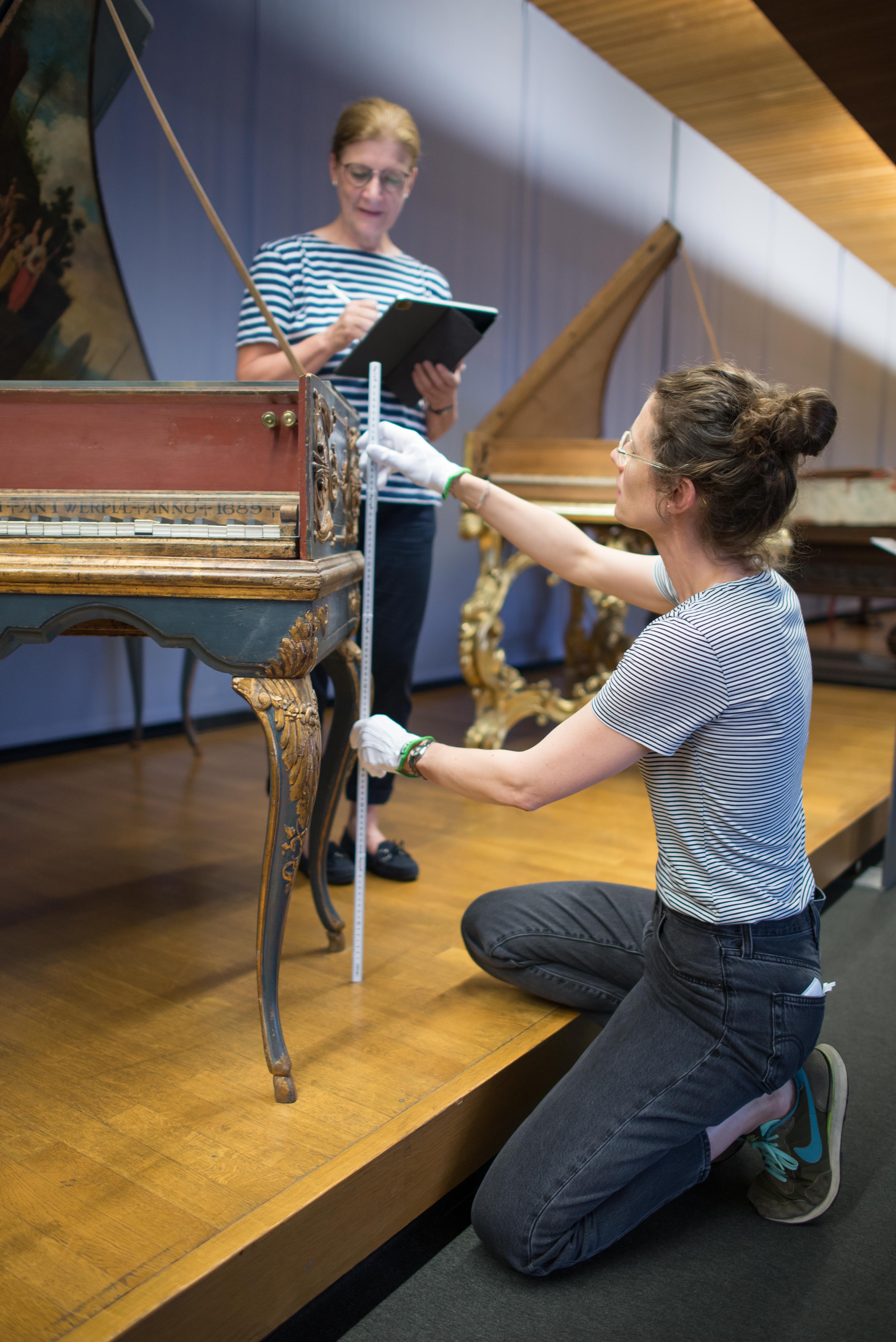 Erfassung von Daten der Musik-Sammlung (Foto: Florian Kutzer)