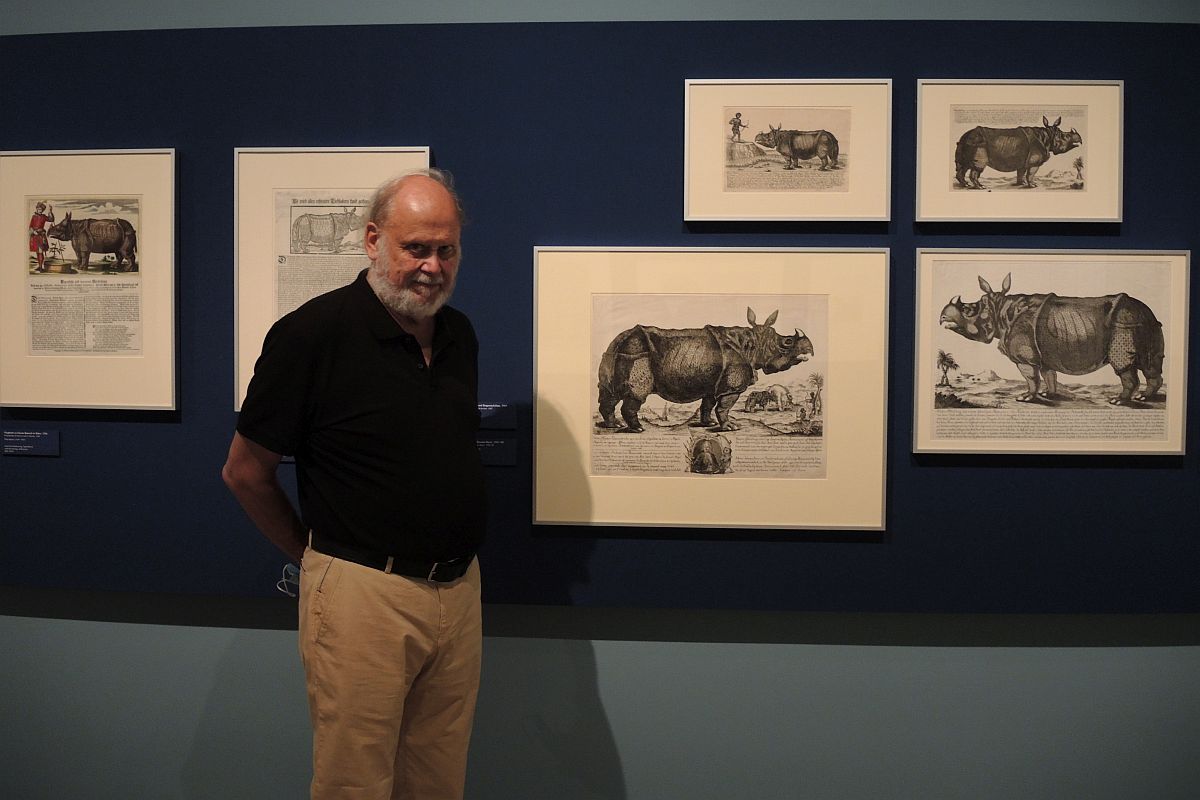 Der Sammler Jim Monson in der Ausstellung "Wundertier Nashorn" des Germanischen Nationalmuseums.